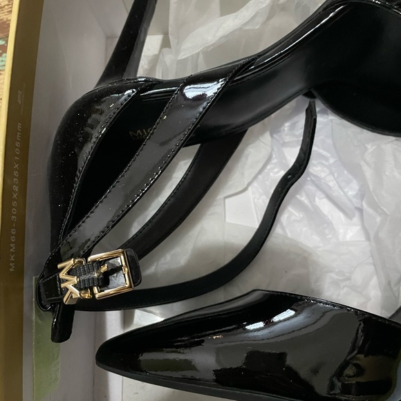 Michael Kors patent leather stiletto heels! - Picture 5 of 9